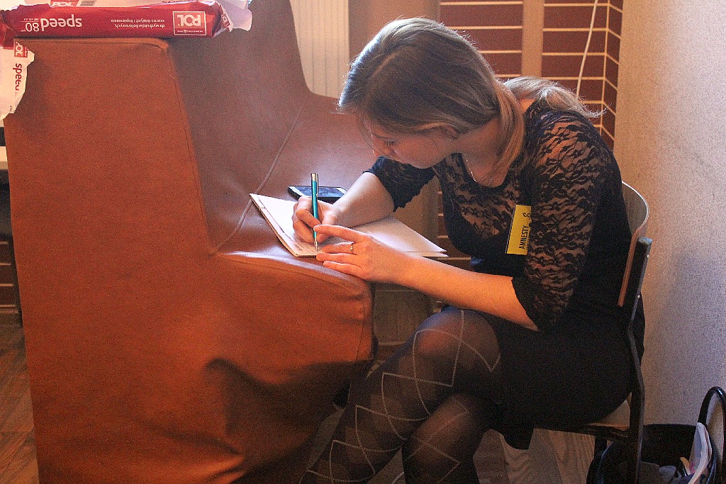 Dzień Praw Człowieka. Uczniowie II i V LO piszą listy