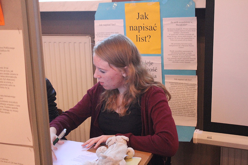 Dzień Praw Człowieka. Uczniowie II i V LO piszą listy