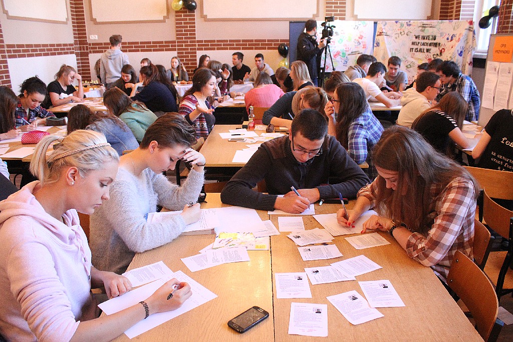 Dzień Praw Człowieka. Uczniowie II i V LO piszą listy