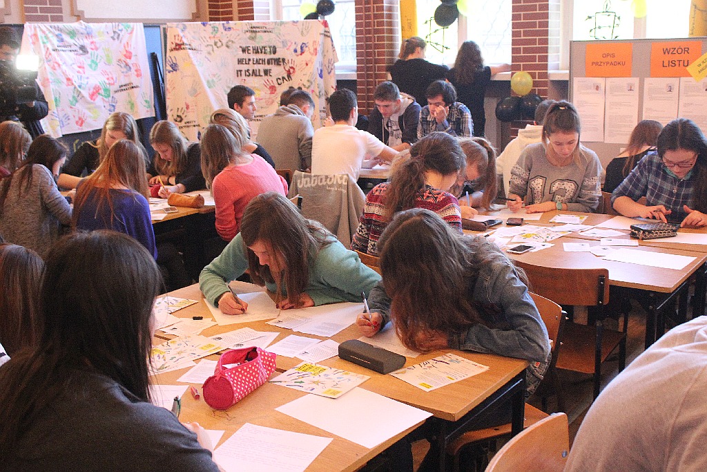 Dzień Praw Człowieka. Uczniowie II i V LO piszą listy