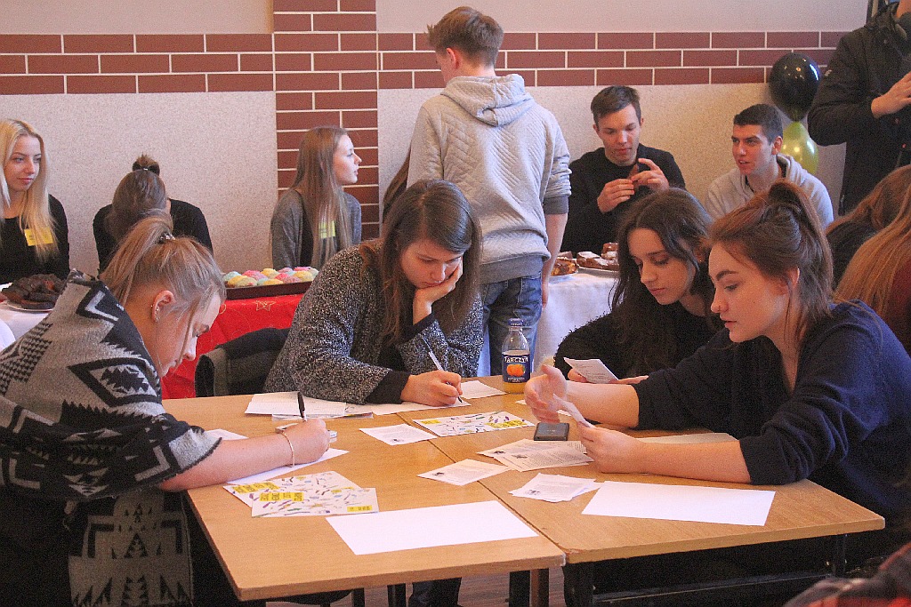 Dzień Praw Człowieka. Uczniowie II i V LO piszą listy