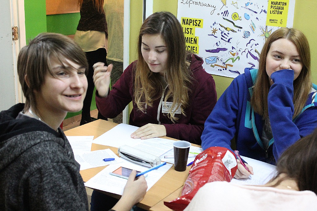 Dzień Praw Człowieka. Uczniowie II i V LO piszą listy