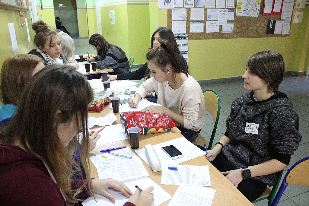 Dzień Praw Człowieka. Uczniowie II i V LO piszą listy