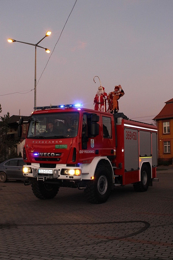 Święty Mikołaj złożył  wizytę mieszkańcom Prochowic