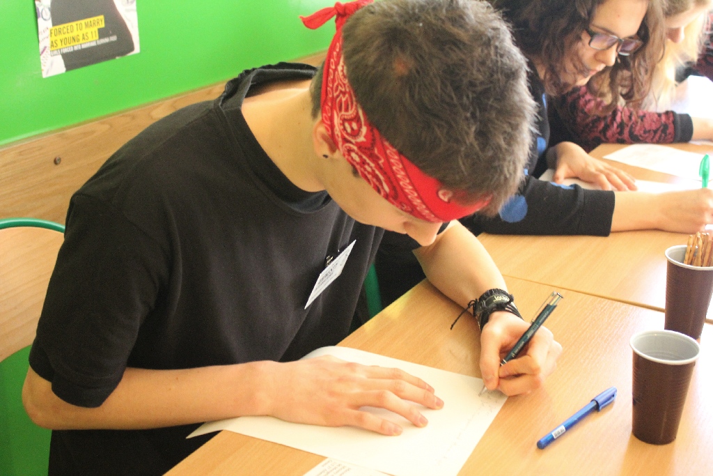 Dzień Praw Człowieka. Uczniowie II i V LO piszą listy