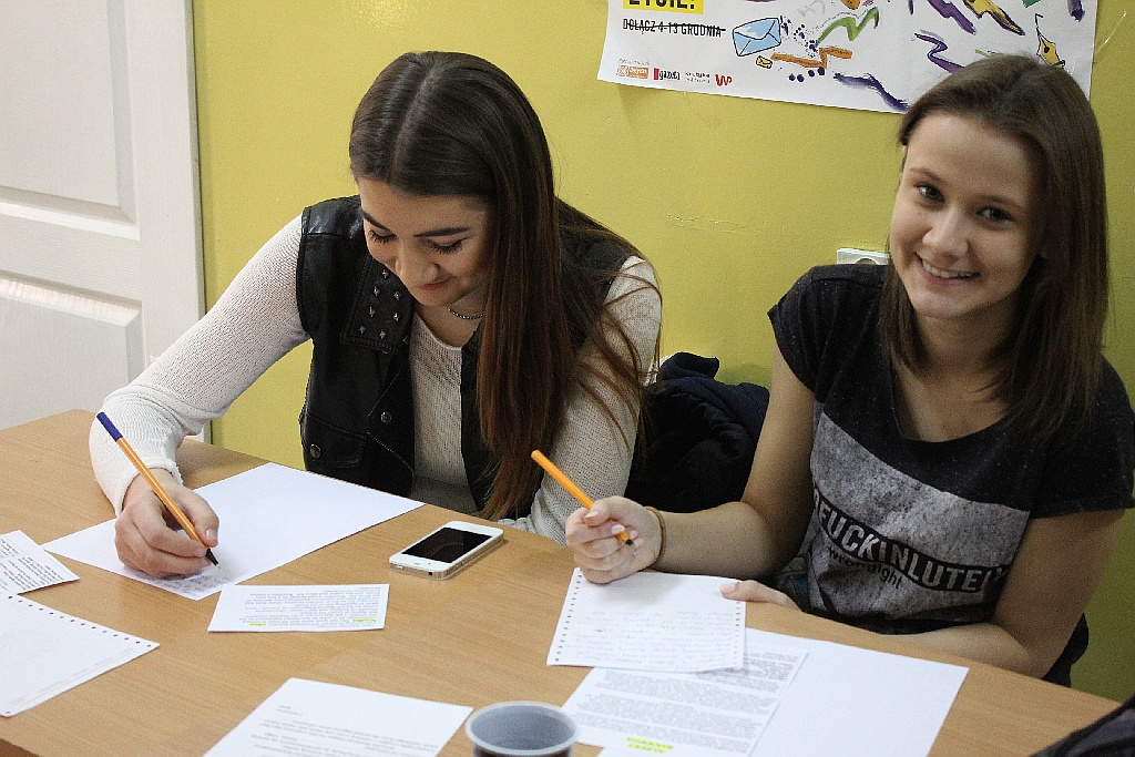 Dzień Praw Człowieka. Uczniowie II i V LO piszą listy