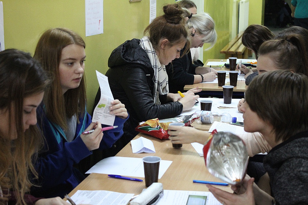 Dzień Praw Człowieka. Uczniowie II i V LO piszą listy