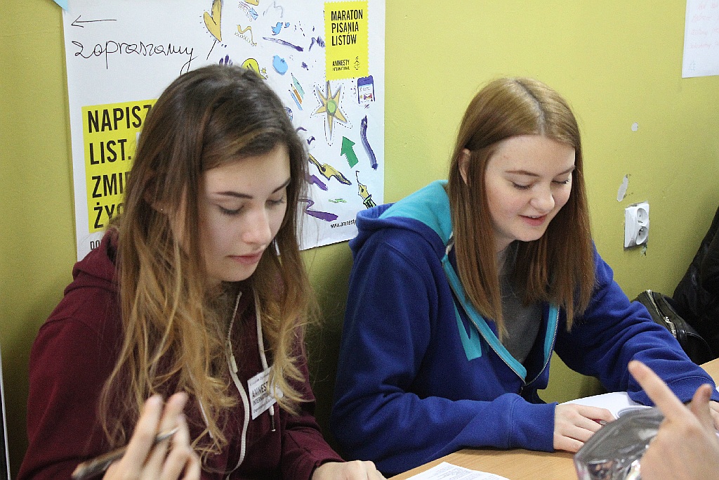 Dzień Praw Człowieka. Uczniowie II i V LO piszą listy