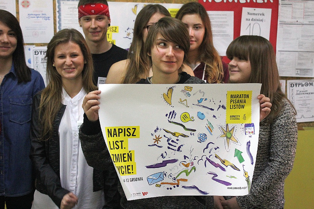 Dzień Praw Człowieka. Uczniowie II i V LO piszą listy