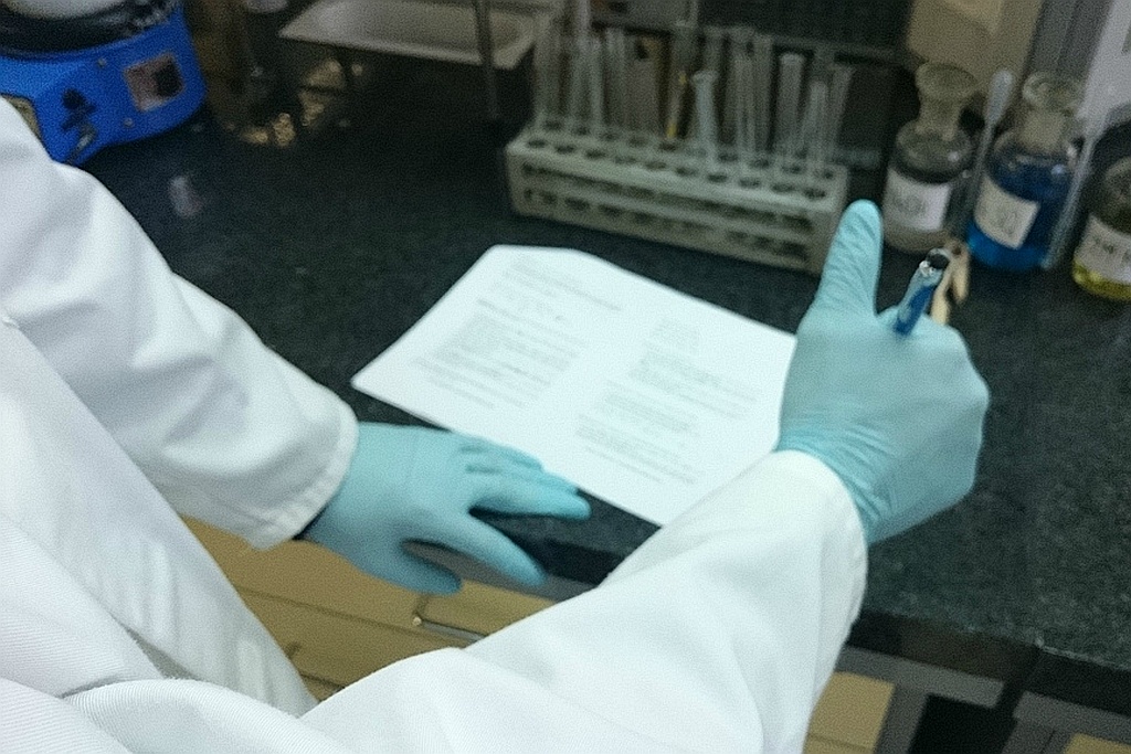 Uczniowie z V LO na warsztatach chemicznych we Wrocławiu