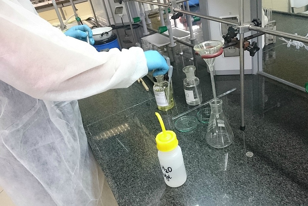 Uczniowie z V LO na warsztatach chemicznych we Wrocławiu