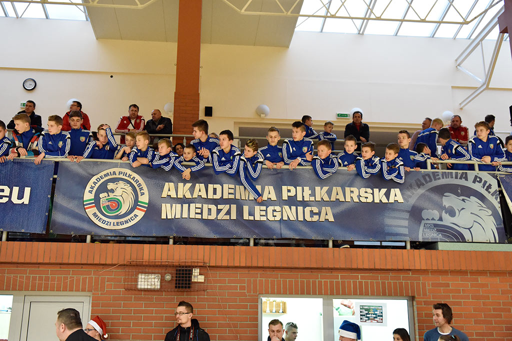 W balonach grali w piłkę dla dzieci chorych na raka