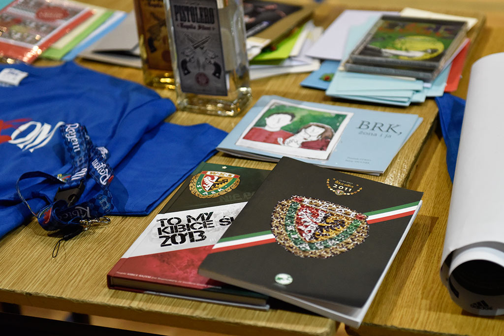 W balonach grali w piłkę dla dzieci chorych na raka