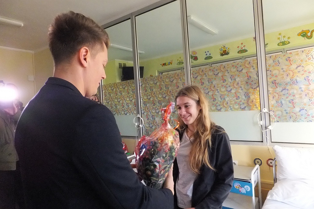 Rafał Brzozowski odwiedził dzieci w legnickim szpitalu
