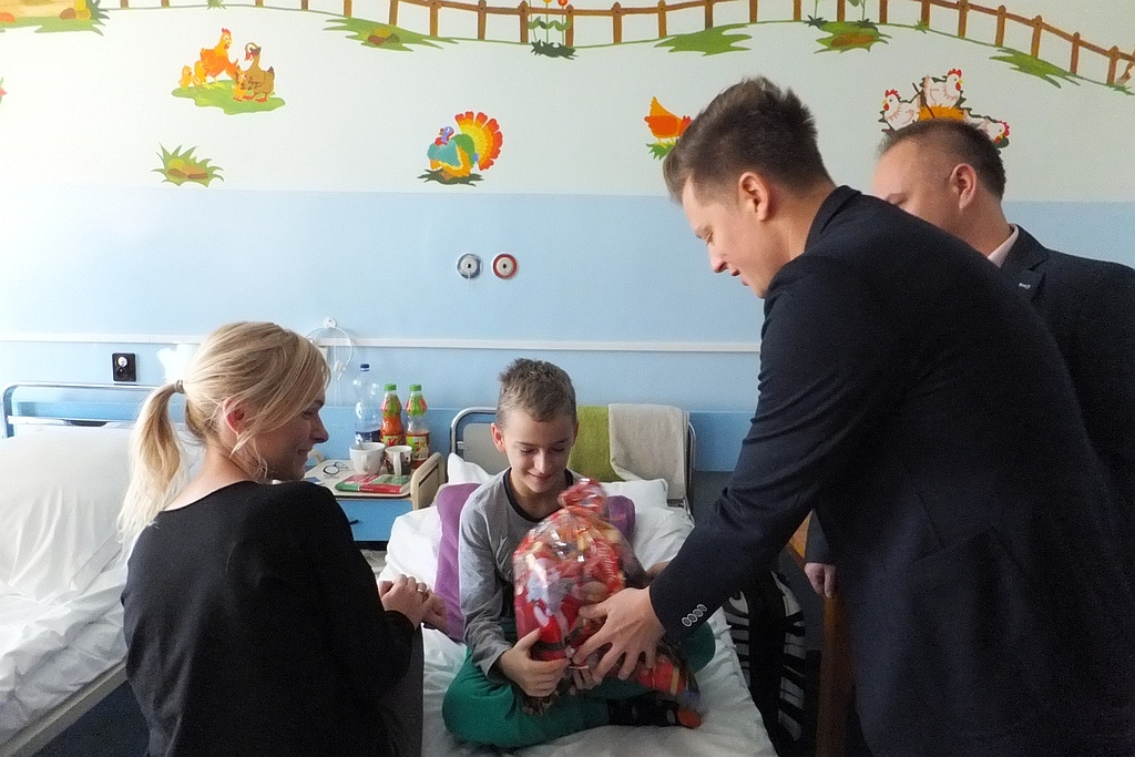 Rafał Brzozowski odwiedził dzieci w legnickim szpitalu