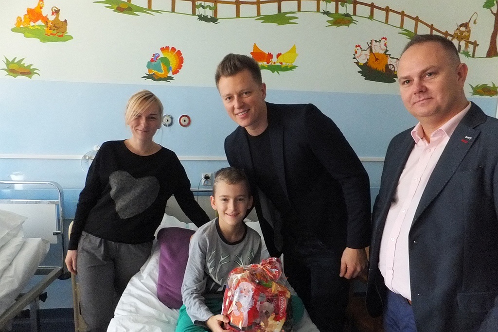 Rafał Brzozowski odwiedził dzieci w legnickim szpitalu