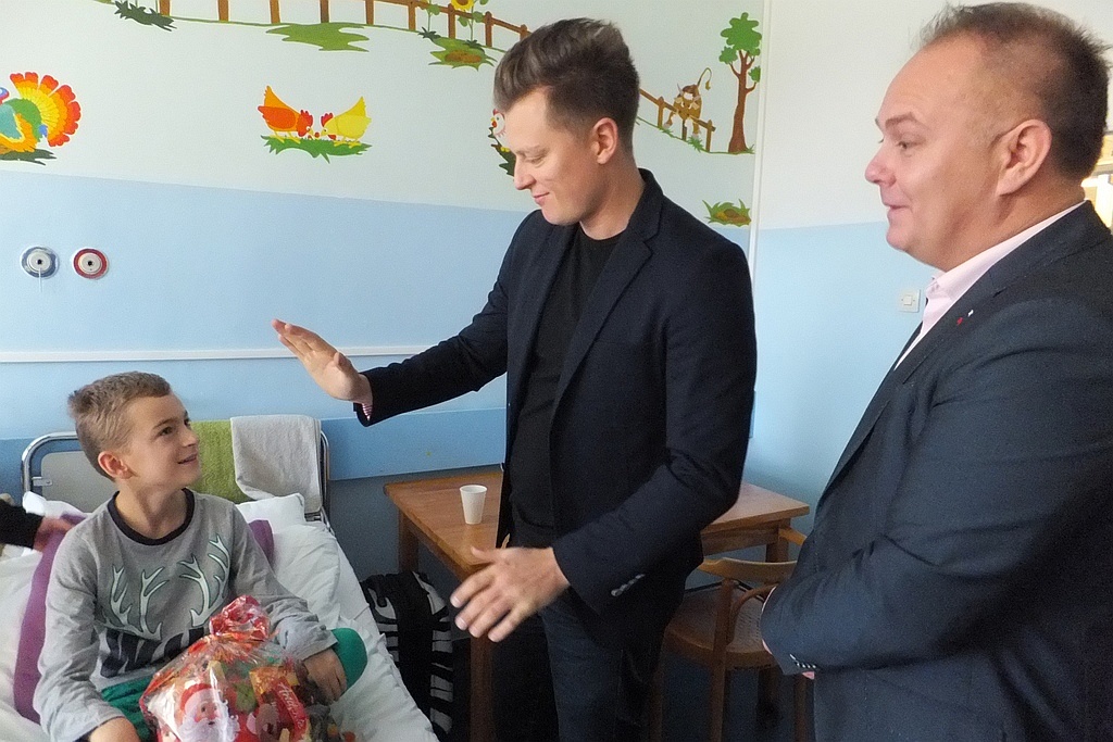 Rafał Brzozowski odwiedził dzieci w legnickim szpitalu