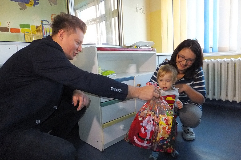 Rafał Brzozowski odwiedził dzieci w legnickim szpitalu