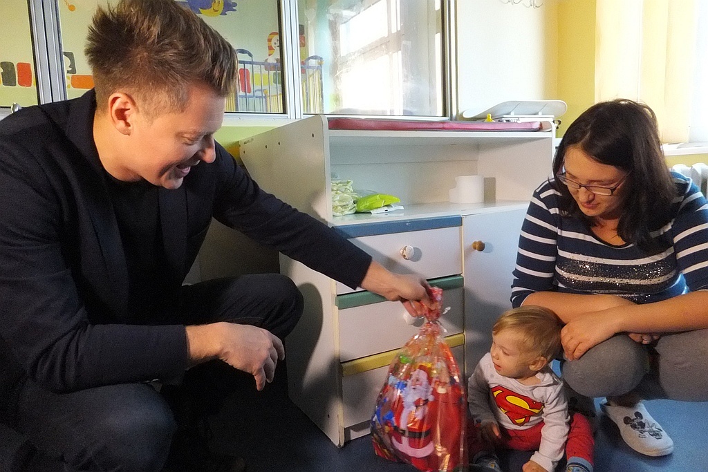 Rafał Brzozowski odwiedził dzieci w legnickim szpitalu