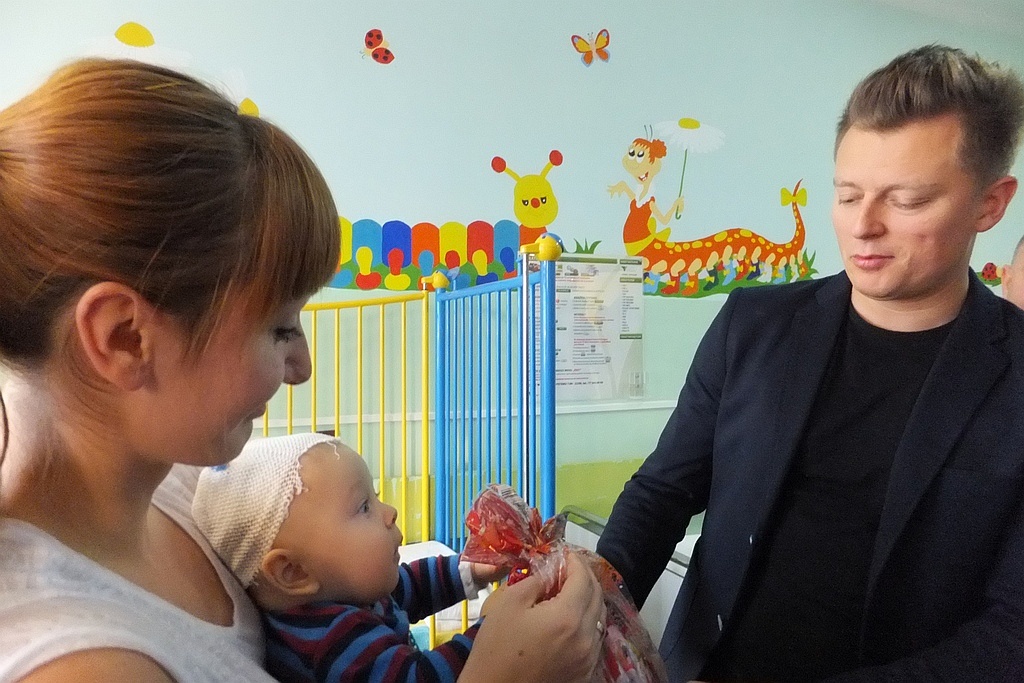 Rafał Brzozowski odwiedził dzieci w legnickim szpitalu