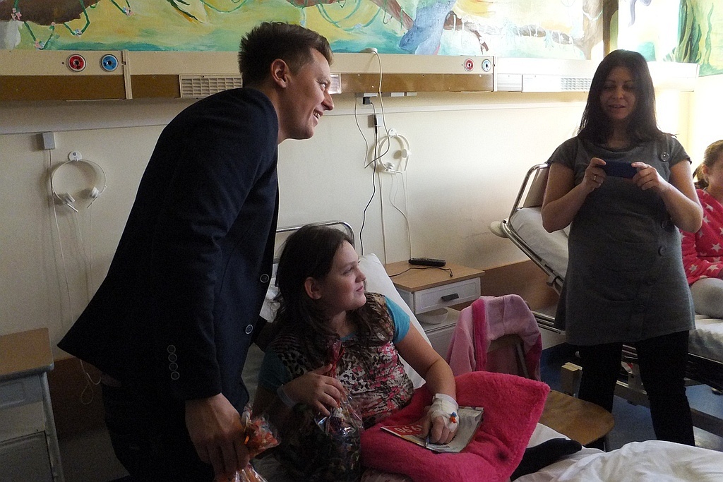 Rafał Brzozowski odwiedził dzieci w legnickim szpitalu