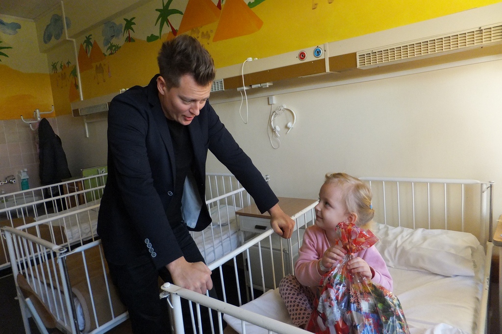 Rafał Brzozowski odwiedził dzieci w legnickim szpitalu