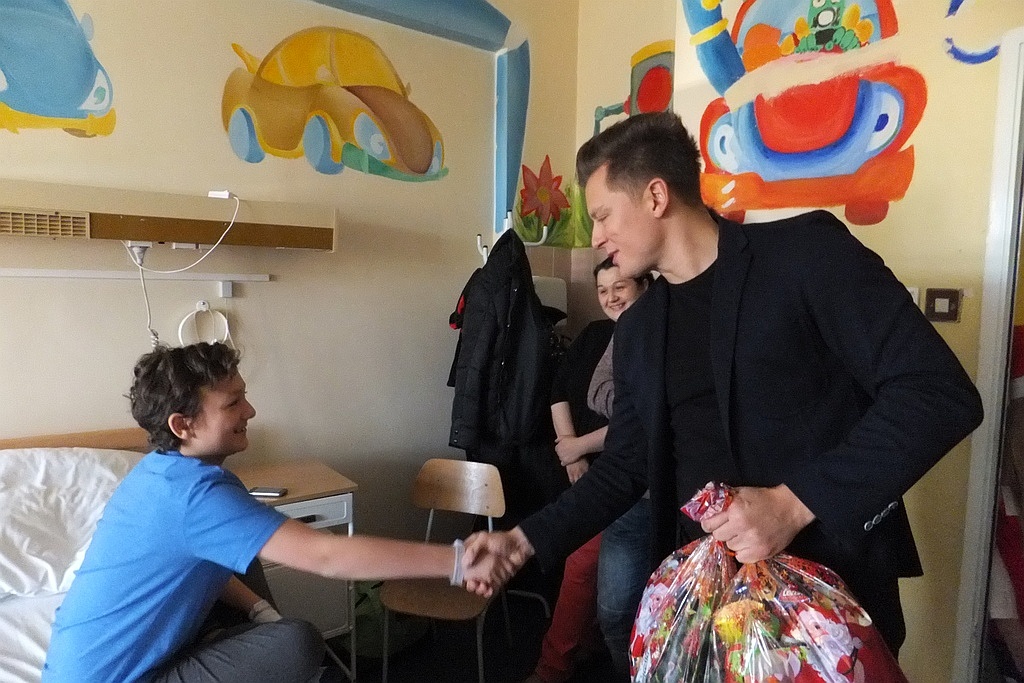 Rafał Brzozowski odwiedził dzieci w legnickim szpitalu