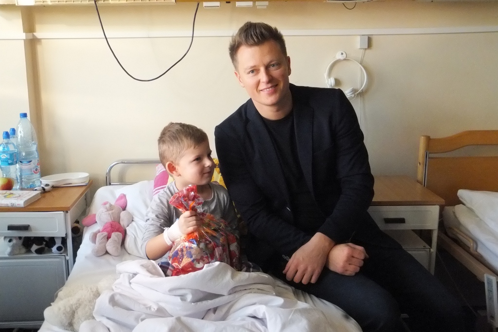Rafał Brzozowski odwiedził dzieci w legnickim szpitalu