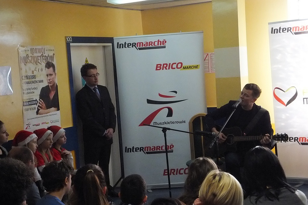 Rafał Brzozowski odwiedził dzieci w legnickim szpitalu