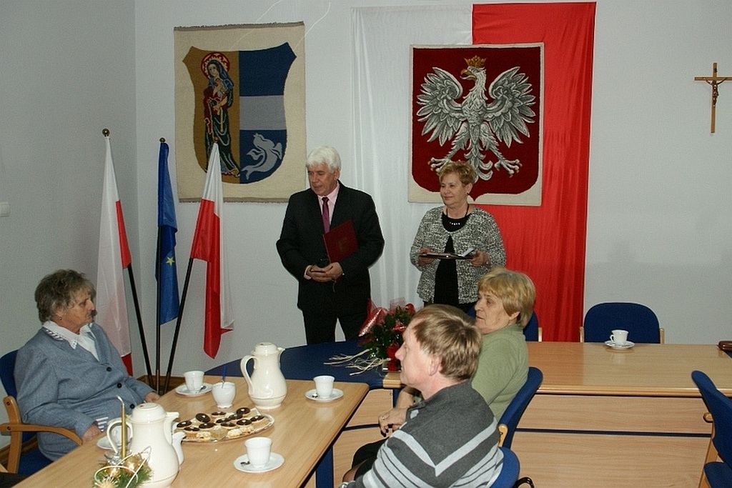 Wójt Zdzisław Tersa uhonorował Czesławę i Edwarda Zdziechów