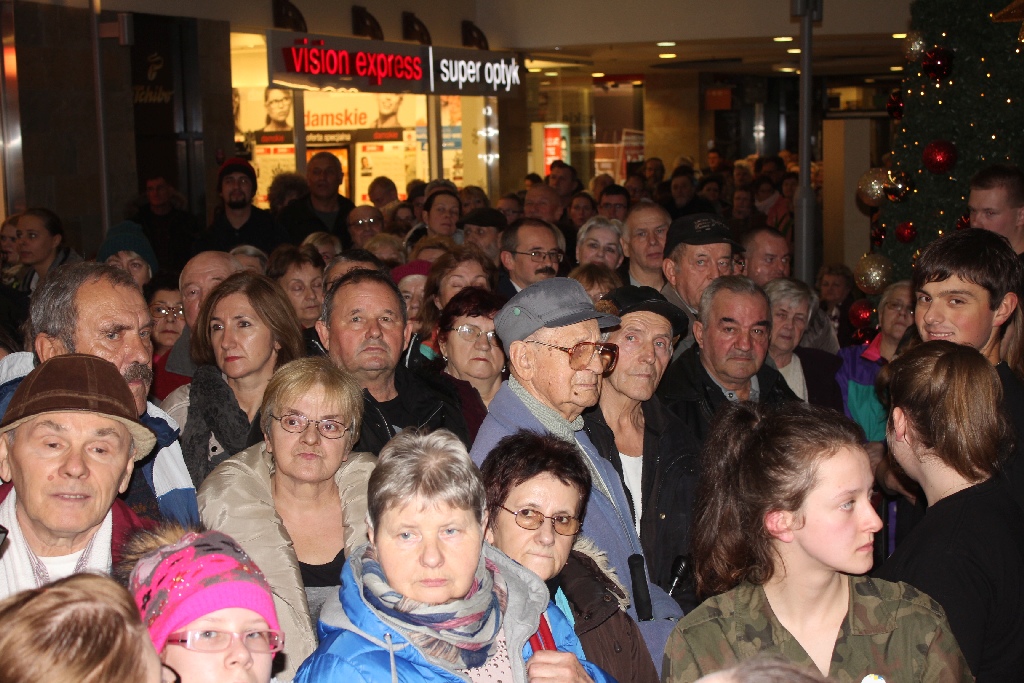 Tłumy legniczan na promocji miejskiego kalendarza na 2016 rok