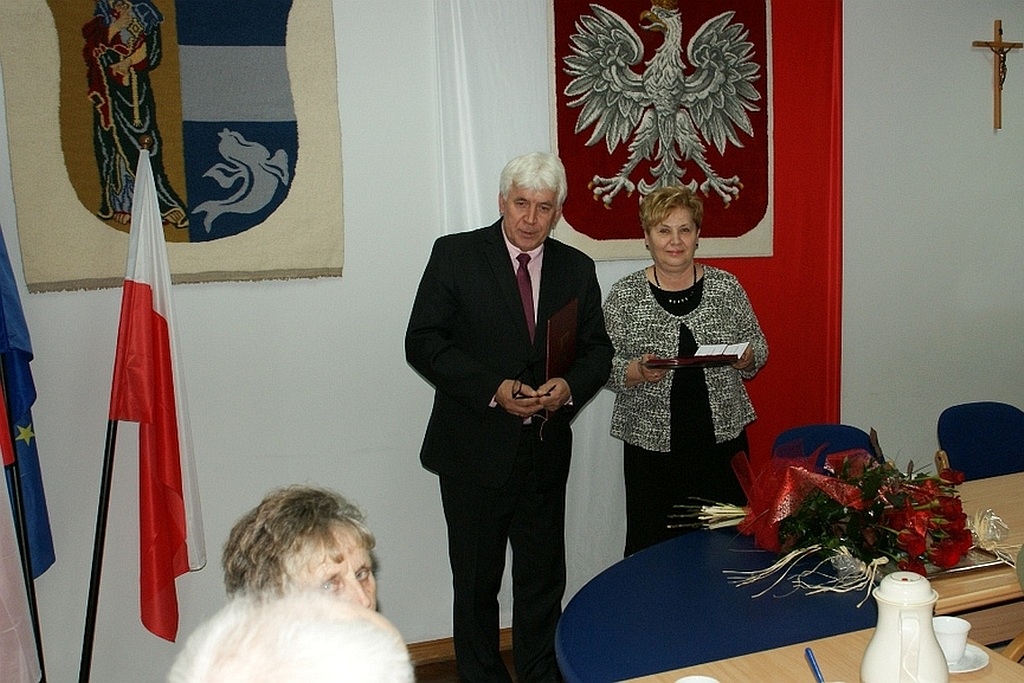Wójt Zdzisław Tersa uhonorował Czesławę i Edwarda Zdziechów