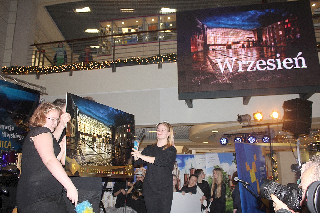 Tłumy legniczan na promocji miejskiego kalendarza na 2016 rok