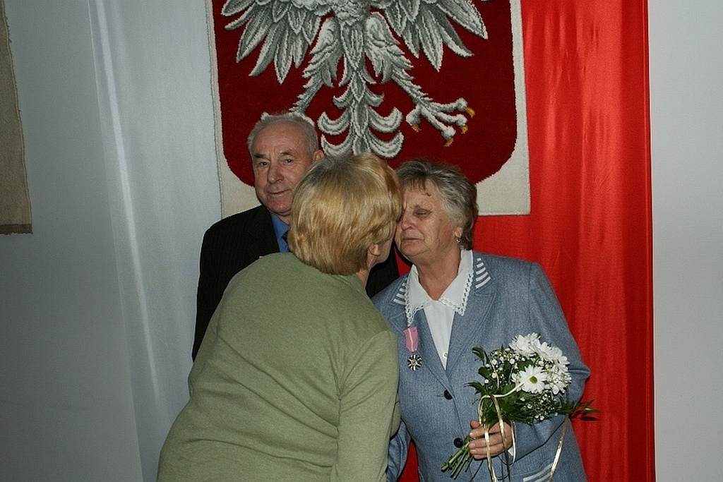 Wójt Zdzisław Tersa uhonorował Czesławę i Edwarda Zdziechów