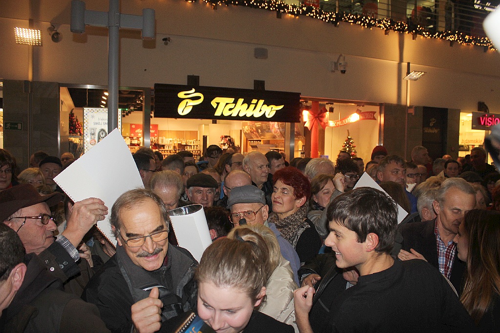 Tłumy legniczan na promocji miejskiego kalendarza na 2016 rok