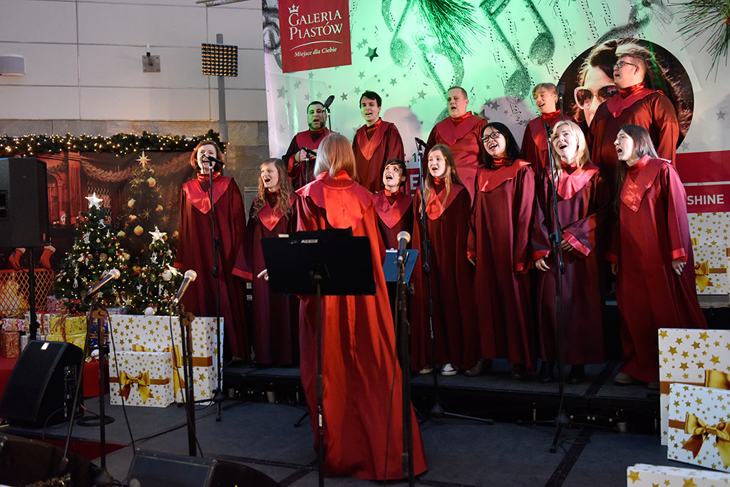 Chorzowski Chór Gospel zaśpiewał kolędy w Galerii Piastów