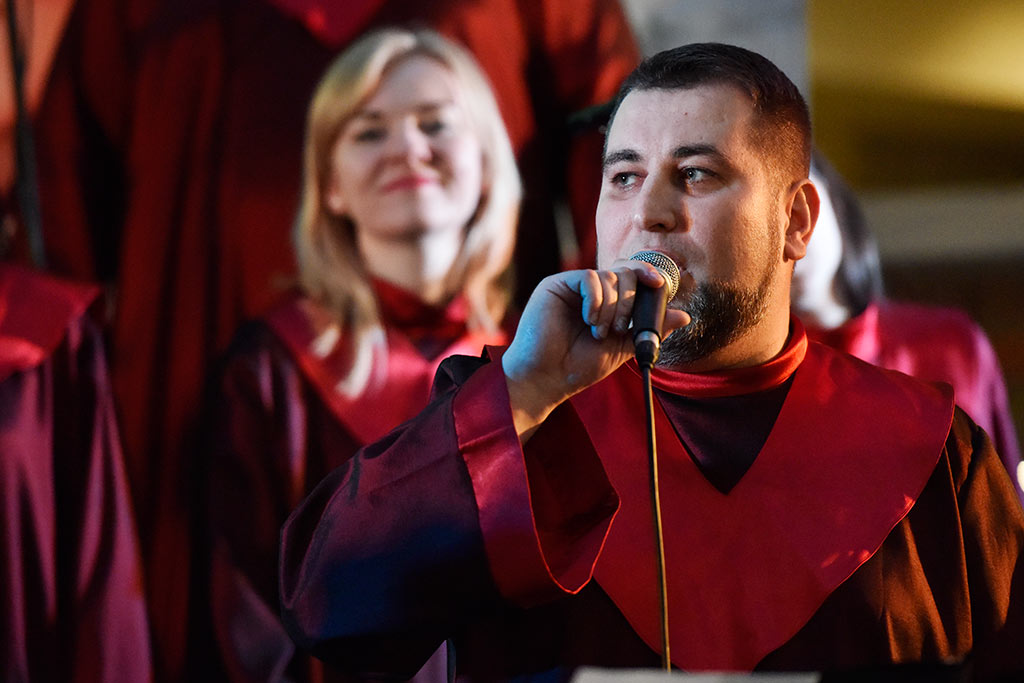 Chorzowski Chór Gospel zaśpiewał kolędy w Galerii Piastów