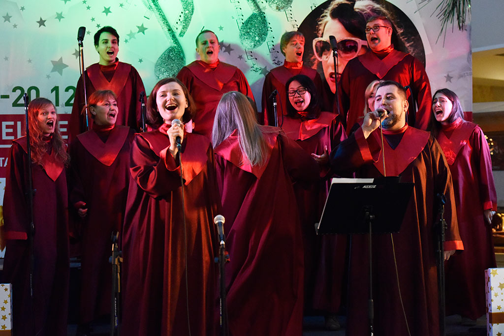 Chorzowski Chór Gospel zaśpiewał kolędy w Galerii Piastów