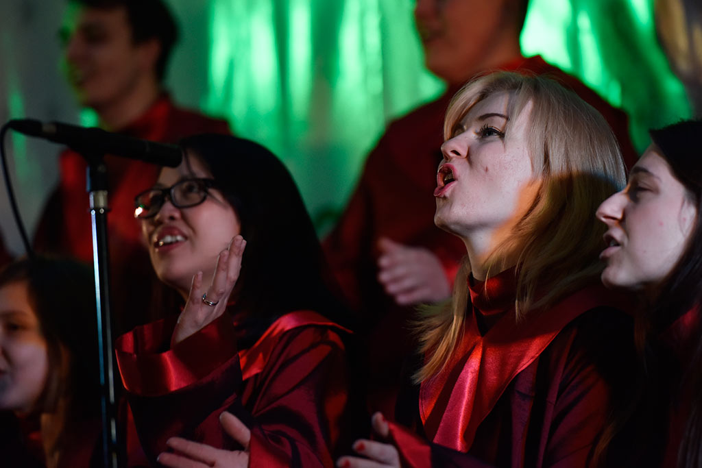 Chorzowski Chór Gospel zaśpiewał kolędy w Galerii Piastów
