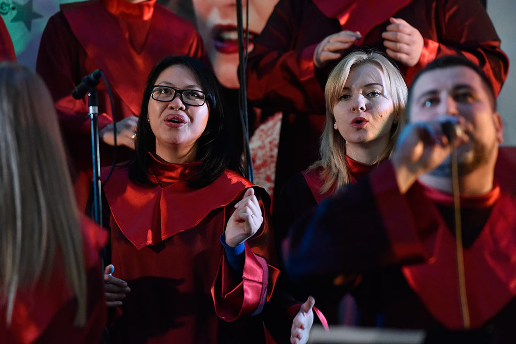 Chorzowski Chór Gospel zaśpiewał kolędy w Galerii Piastów