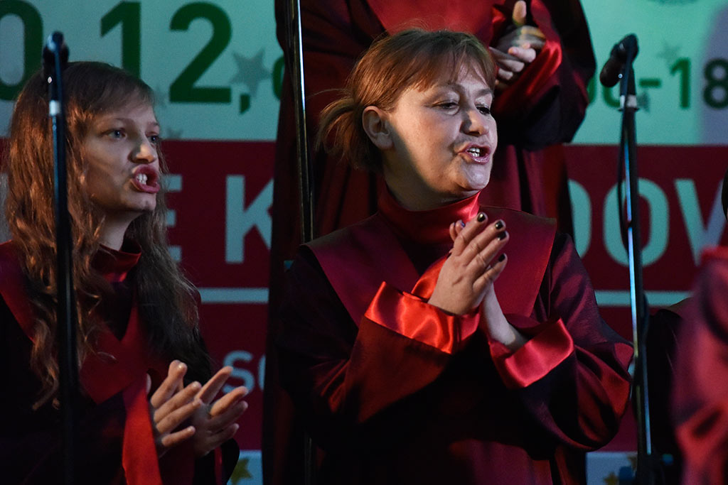 Chorzowski Chór Gospel zaśpiewał kolędy w Galerii Piastów
