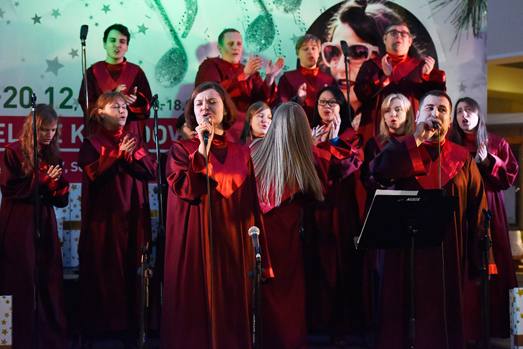 Chorzowski Chór Gospel zaśpiewał kolędy w Galerii Piastów