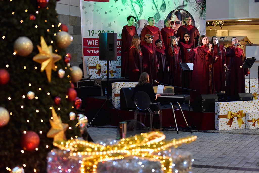 Chorzowski Chór Gospel zaśpiewał kolędy w Galerii Piastów