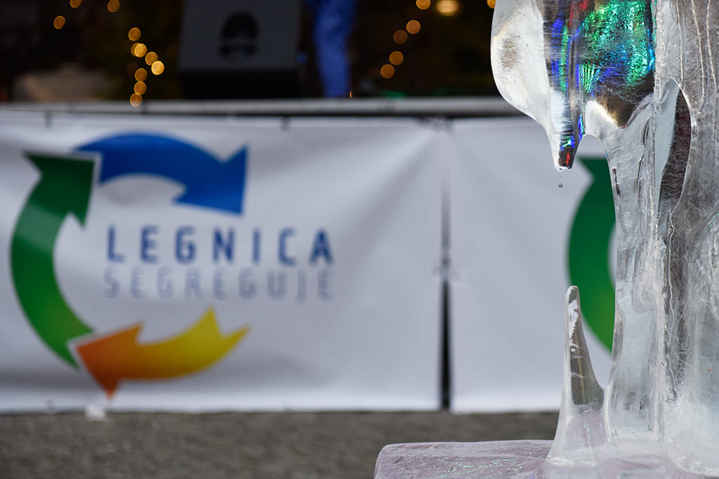 Legniczanie od kilku dni odwiedzają świąteczny jarmark w Rynku