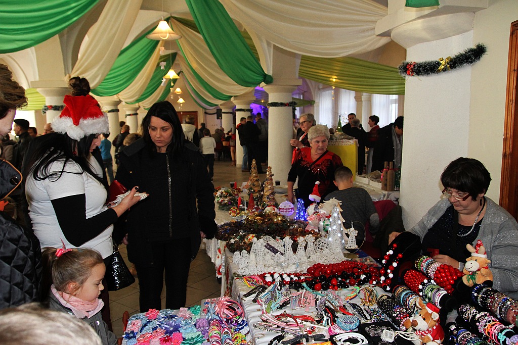 Mieszkańcy gminy Chojnów bawili się na Jarmarku w Piotrowicach