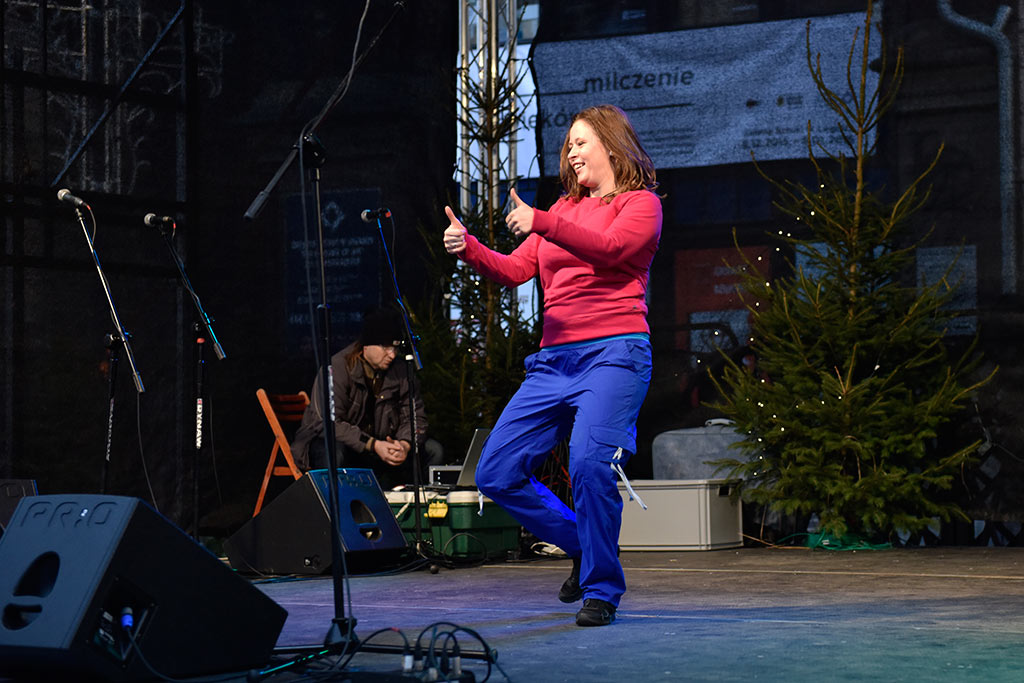 Legniczanie od kilku dni odwiedzają świąteczny jarmark w Rynku