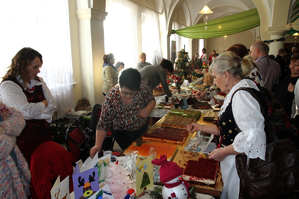 Mieszkańcy gminy Chojnów bawili się na Jarmarku w Piotrowicach