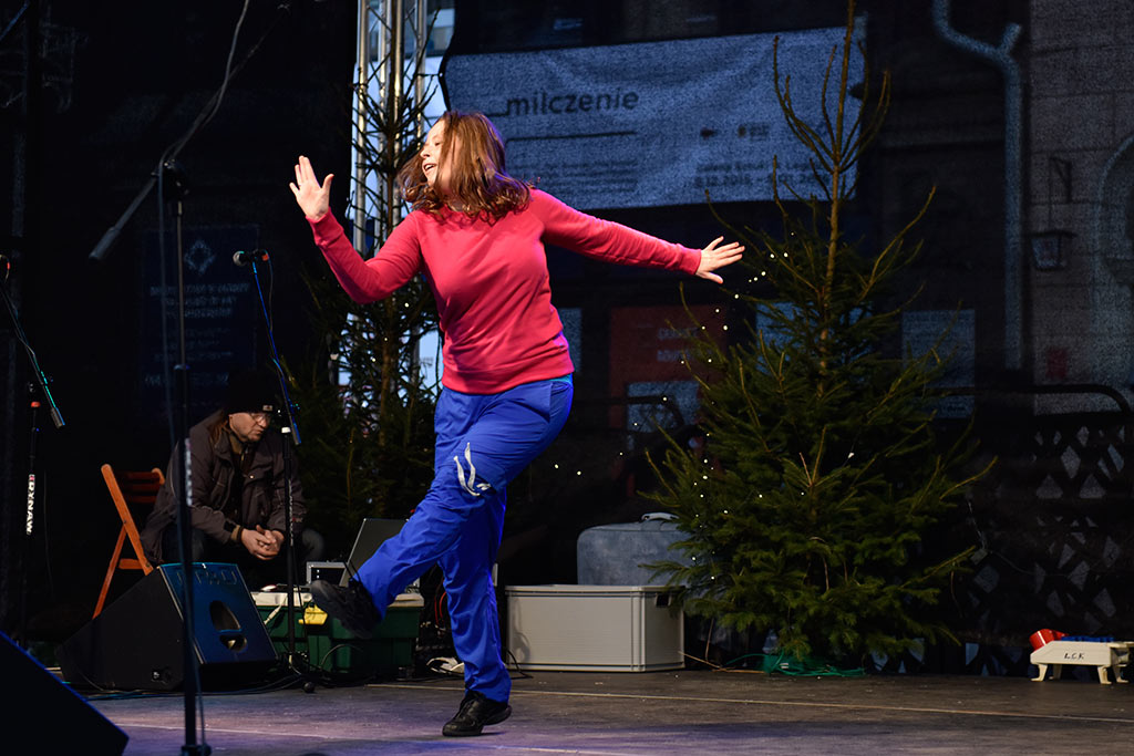 Legniczanie od kilku dni odwiedzają świąteczny jarmark w Rynku