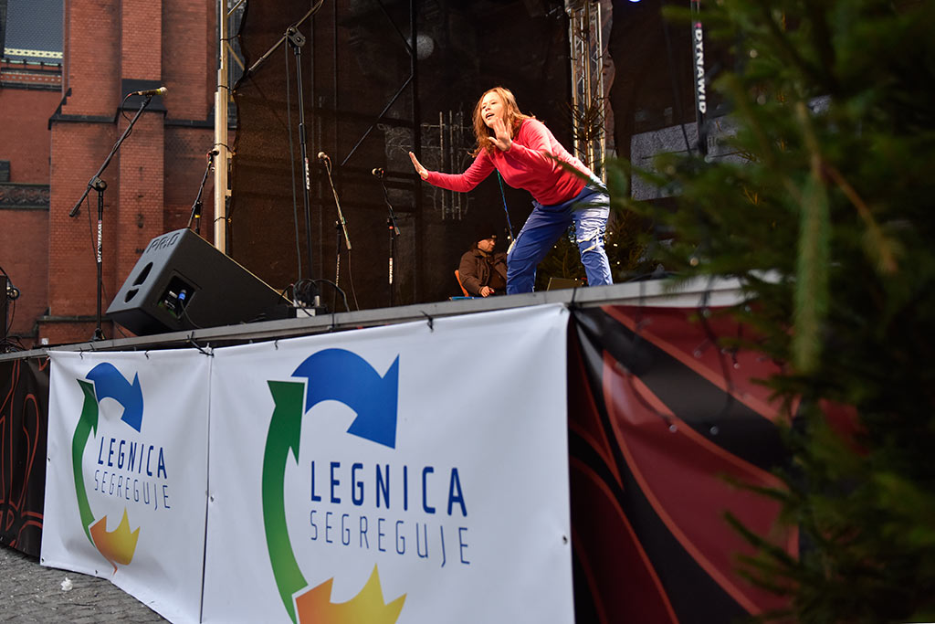 Legniczanie od kilku dni odwiedzają świąteczny jarmark w Rynku