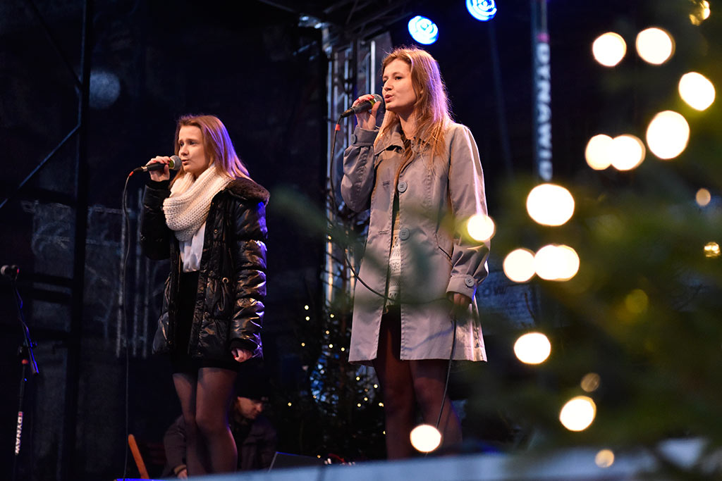 Legniczanie od kilku dni odwiedzają świąteczny jarmark w Rynku